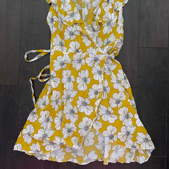 Zaful V-Neck Floral Wrap Dress - Picture 2 of 4